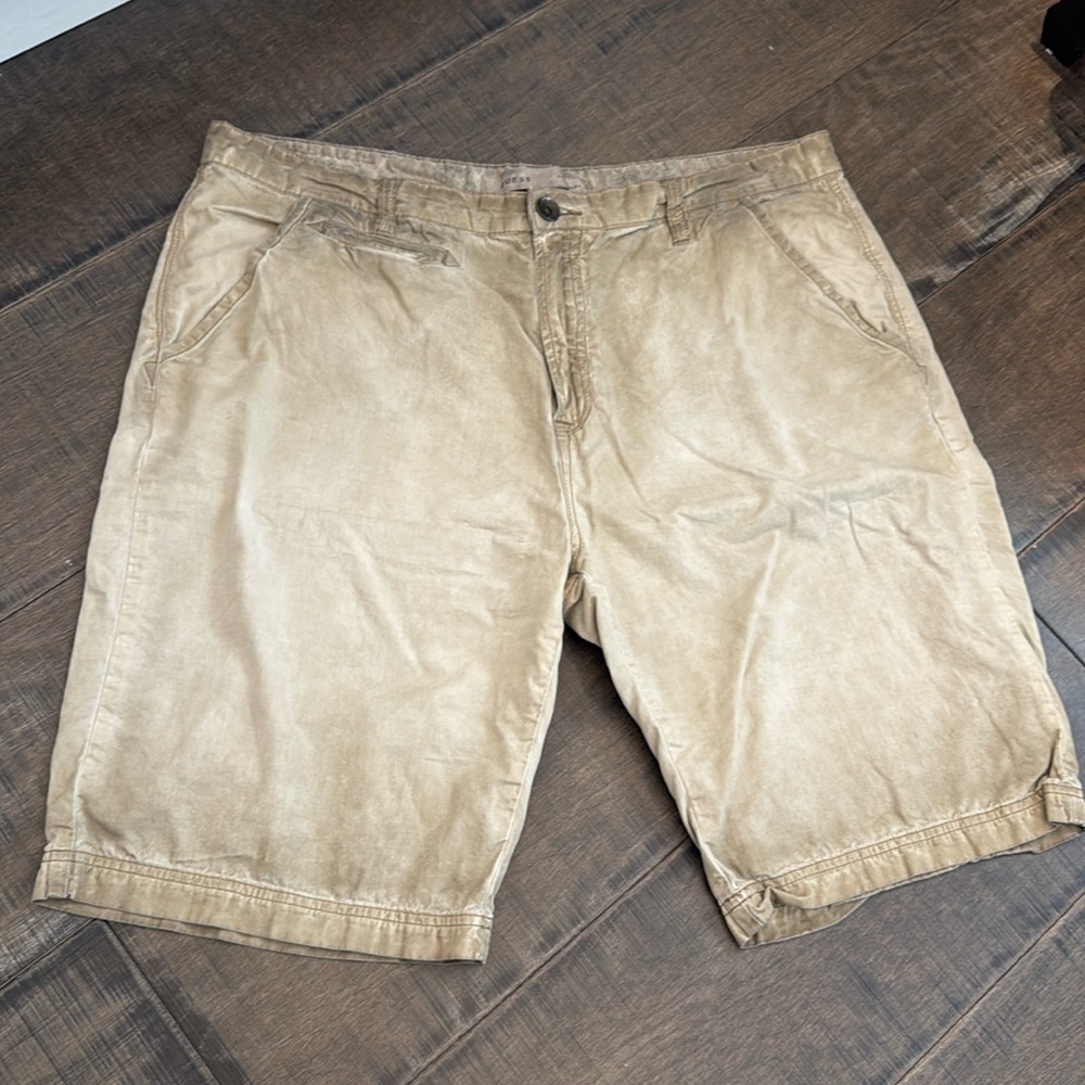 GUESS MEN SHORTS SIZE 38